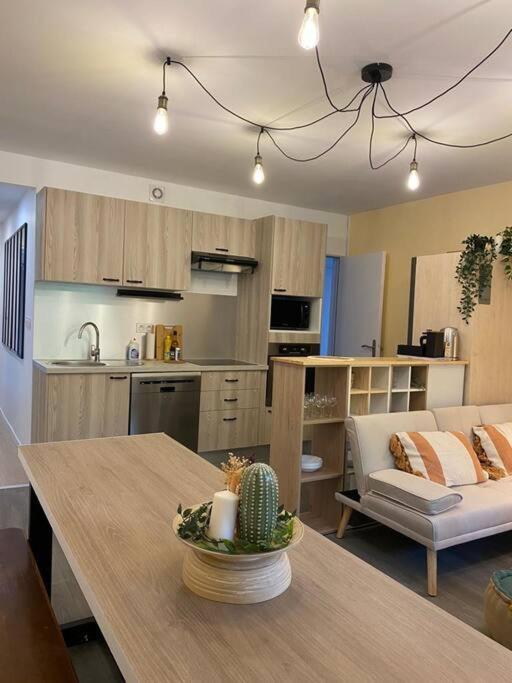 Sleep In La Mulatiere Apartment Bagian luar foto